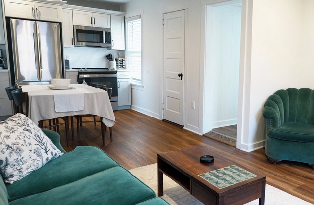 Stylish Apt Walk to Shops, Dining and Bucknell