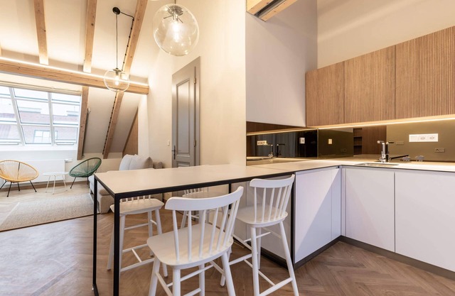 Stylish Attic Retreat near Rieger Gardens