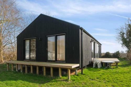 Stylish Cottage Near Beach, Cliffs & Harbour