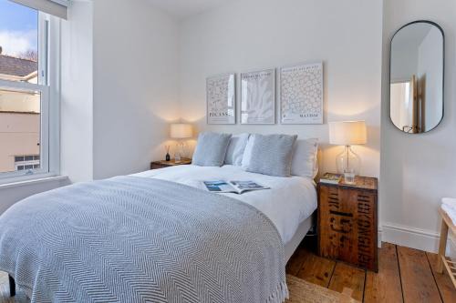 Stylish cottage with balcony near seafront