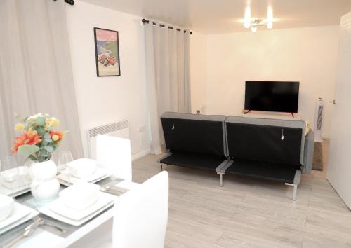 Stylish Flat by SN Homes - Zone 4 Abbey Wood London