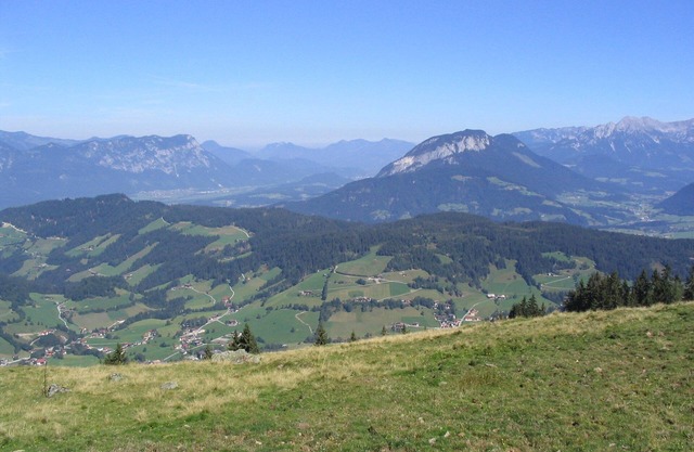 Stylish mountain hut with a fantastic view of the valley at 1500m above sea level