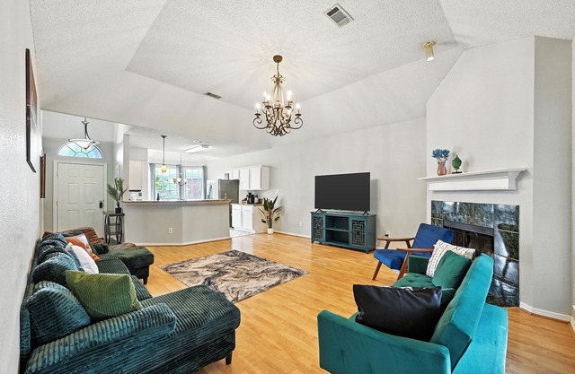 Stylish Oasis in Carrollton w/Pool, Big Master,Media Room, Ping Pong Near Ktown