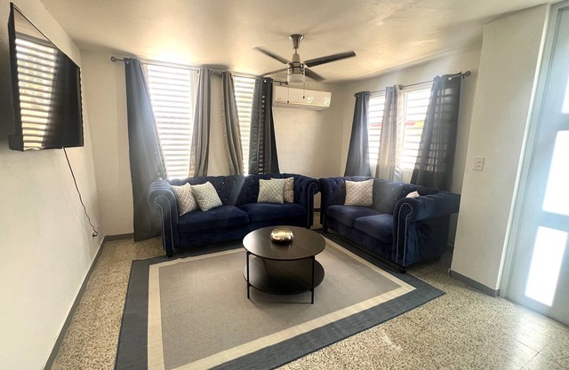 Stylish Remodeled 3BR w/pool/parking/beach access