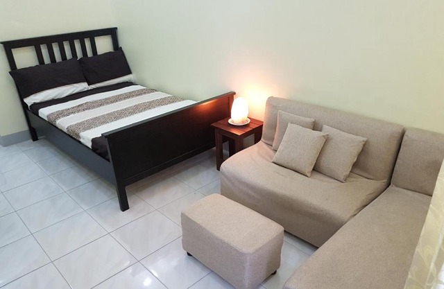 STYLISH SECLUDED 4BR LODGE NEAR ENCHANTED KINGDOM + 2MIN WALK TO BALIBAGO COMPLEX