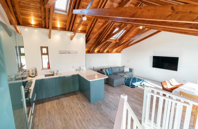 Stylish, Spacious Sea View House
