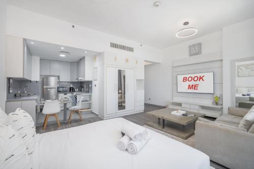 Stylish Studio Apartment in Tecom's Prime Location