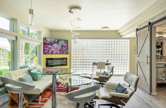 Stylish Suite with Views, Perfect Base for SF & Wine Country Adventures