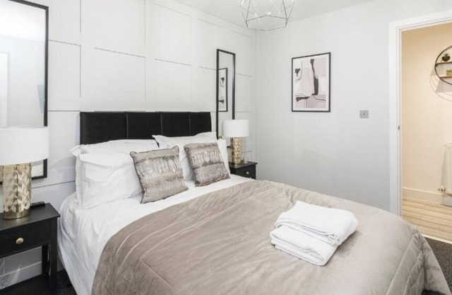 Stylish & Vibrant 1BR City Centre Nr High St & Southend Beach by Luxiety Stays