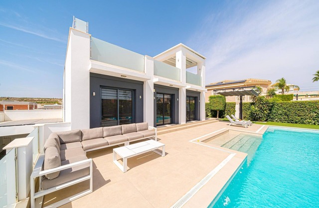 Stylish Villa with Lake Views