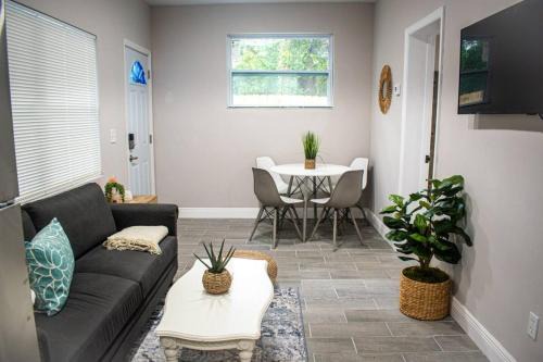 Stylish Ybor Escape Near Downtown 2br