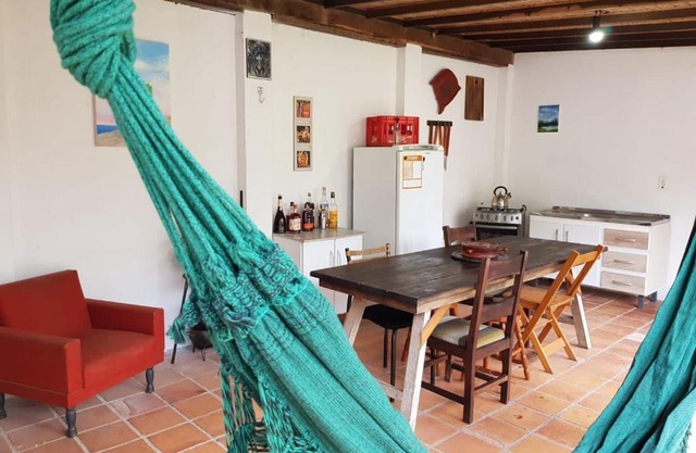 Suíte c/ acesso independente, 4 quadras do mar!