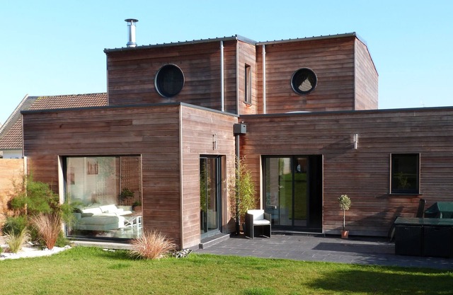 Sublime contemporary Villa bright design. The sea at the end of the street