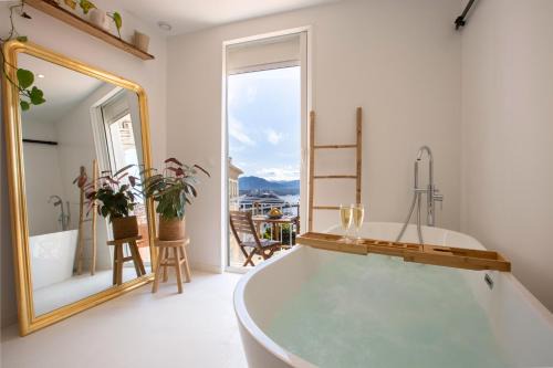 Sublime, hyper-centre d'Ajaccio, avec Spa, Sauna, Vue mer & Plage à 3min