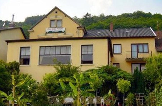 Suite 5, shower, toilet, 1 bedroom - Hotel Müller-Pressler