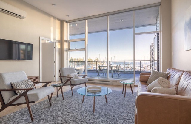 Suite #204 · Suite 204: Contemporary Oceanfront Accommodation