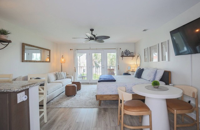 Suite Escape, Villa Capriani's only Luxury Studio - 3 pools & 2 hot tubs!