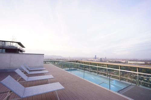 Suite in High-rise on the Danube