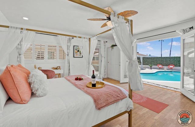 Summer Style: Pool, 5BR & Private Guest House!