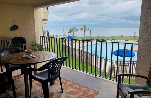 Summer Winds 227, Oceanfront Condo in Indian Beach, NC!