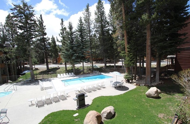 Summit 234 Pet-Friendly, Quaint, Walk to Eagle Lodge by RedAwning