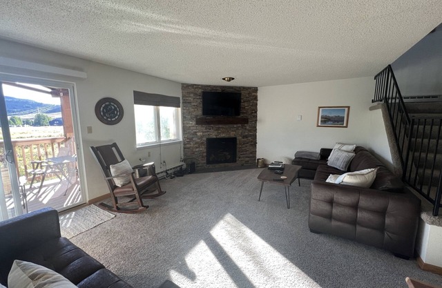 Summit County Gem-minutes from all the slopes! Views & amenities sure to please.