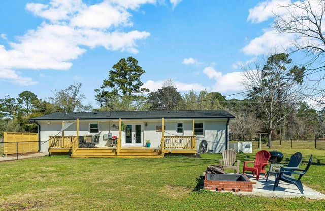 Sun-Dappled Getaway in Wilmington w/ Fire Pit