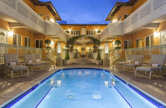 Sun Harbour Boutique Hotel