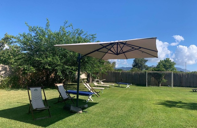 SUN, SEA, POOL: VILLA WITH GARDEN