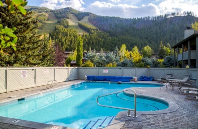 Sun Valley Greyhawk Condo - Base of Warm Springs Lodge/Chairlift Ketchum