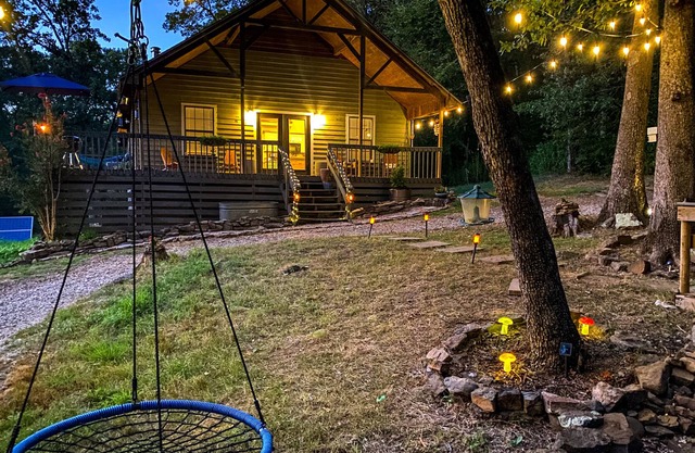 Sundance Cabin: 20 acres w/hot tub + mountain view