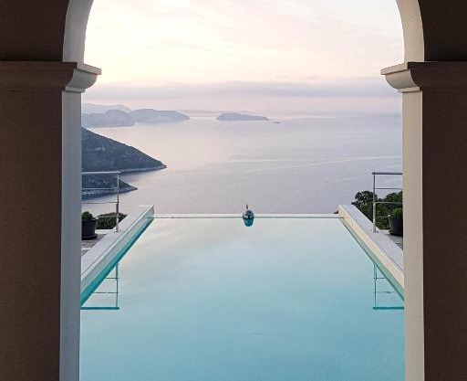 Sundance - Fabulous & Large 4-Bedroom Private Villa