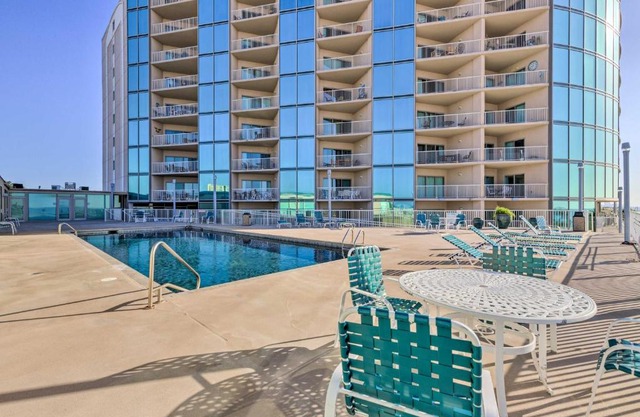 Sunny Beachfront Biloxi Condo with Resort Amenities!