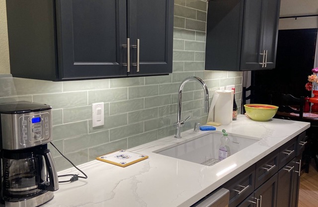 Sunny Condo- Pool&Spa, Capitola Village near! New Bath Remodeled Kitchen 2023!