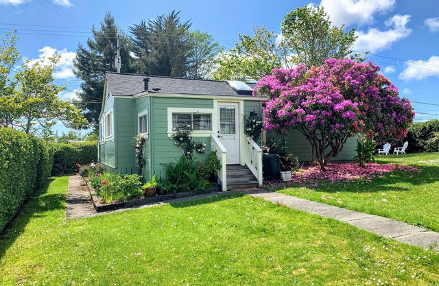 Sunny Cottage, Close to Town & Family Friendly