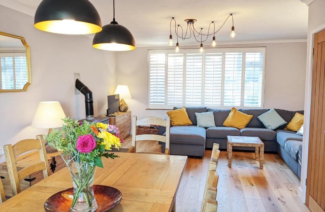 Sunny Days: Beautiful Spacious 4 bed house