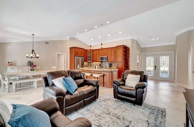 Sunny De-Lite! Cozy private pool home retreat 3 mi to WEF in Wellington.