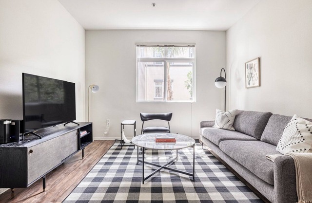 Sunny Playa del Rey 1BR w/W/D, Gym, Pool, 5 min to beach, by Blueground