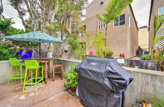 Sunny San Diego Home w/Patio - Steps to Beach!