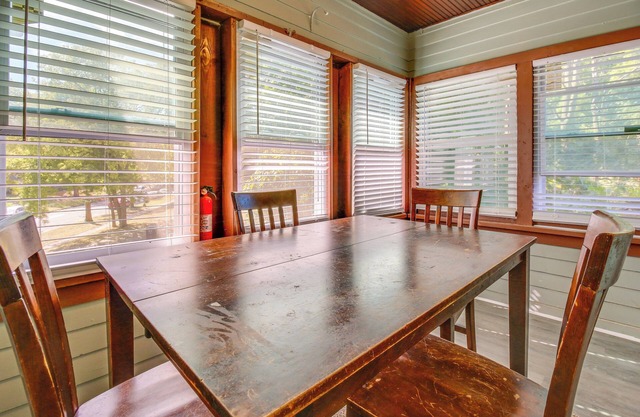 Sunny + Spacious Dayton Condo ~ 1 Mi to Downtown!