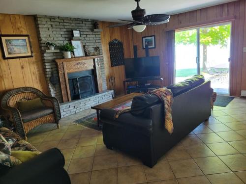 SUNRISE BAY with panoramic view of Lake Erie