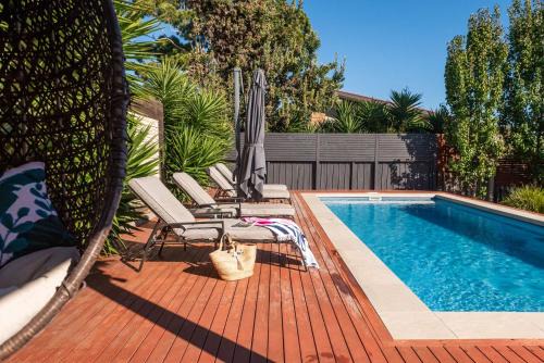 Sunrise Oasis - Luxe Pool, Spa, Cinema