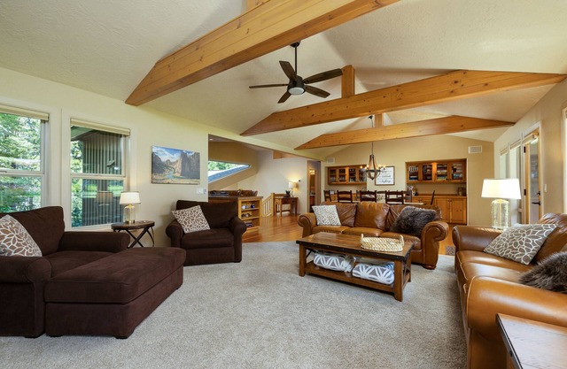 SUNRIVER, 3 King Suites+Bunk Room! On 14th Green, Hot Tub, Bikes, 10 SHARC Pass