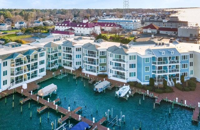 Sunset Bay Villa 221 - Waterfront, Pool, Gym!