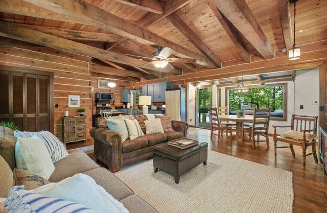 Sunset Cabin - Secluded retreat on Beaver Lake