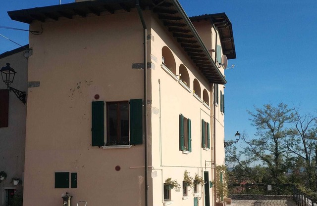 "Sunset in the Castle", three-room apartment near Lake Garda