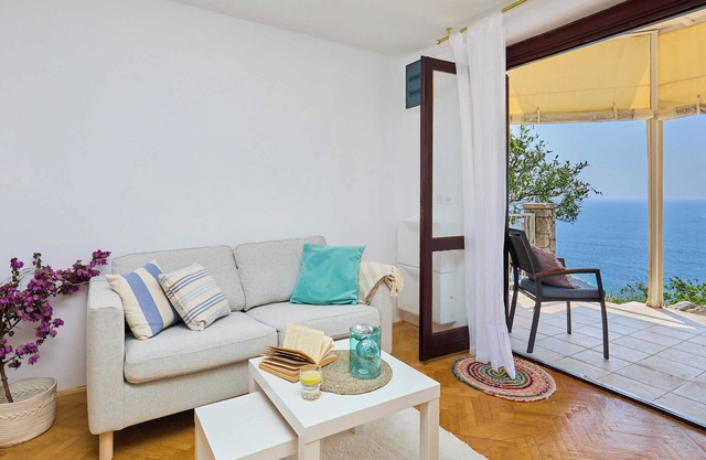 Sunset Oasis - One Bedroom Apartment, Sleeps 2