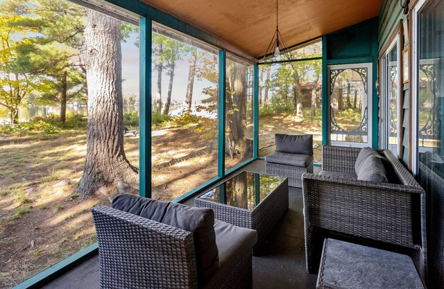 Sunset Point | Kahshe Lake -Private Oasis w/Full Size Tennis Court & Waterslide