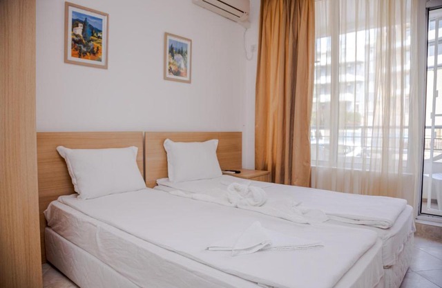 Sunset Studio in Kosharitsa with Pool, SPA, Gym and Parking by Flat Mаnager