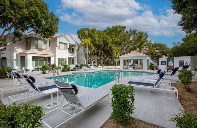 Sunshine for up to 6 people in a Luxe Apt